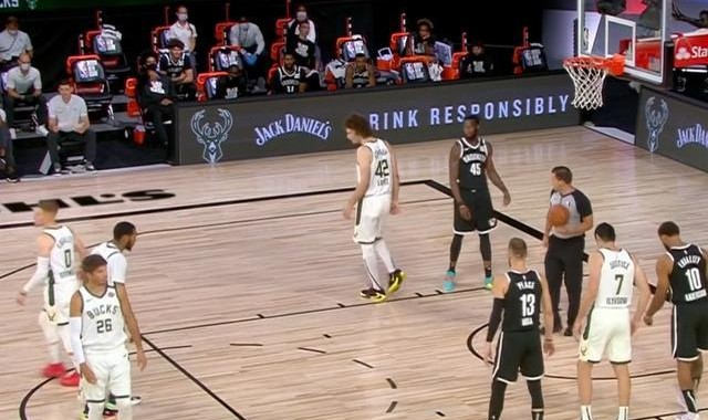 nba下注网站-4, 字母哥伤退雄鹿告急  